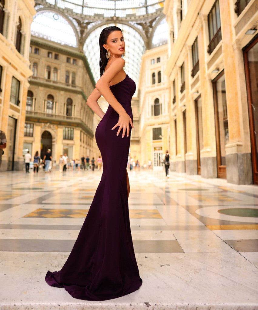 Nicoletta Gown – Elegant Fitted Evening Dress with Thigh-High Split