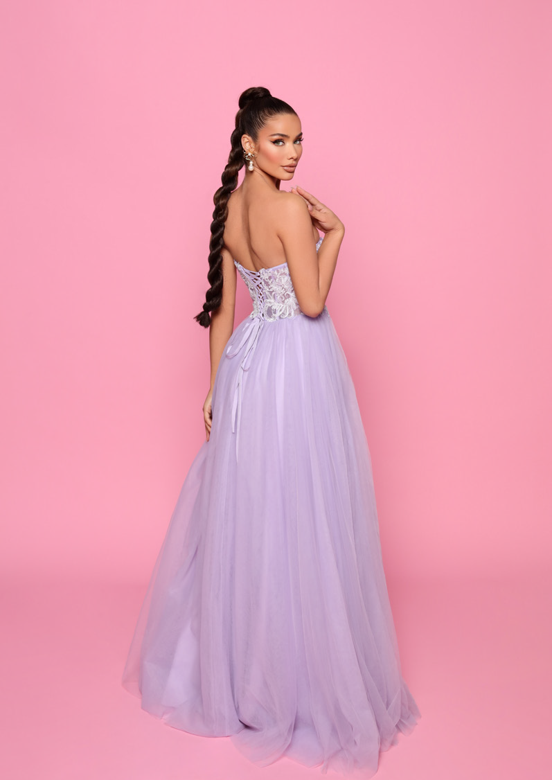 Nicoletta Strapless Lace Gown with Sweetheart Neckline