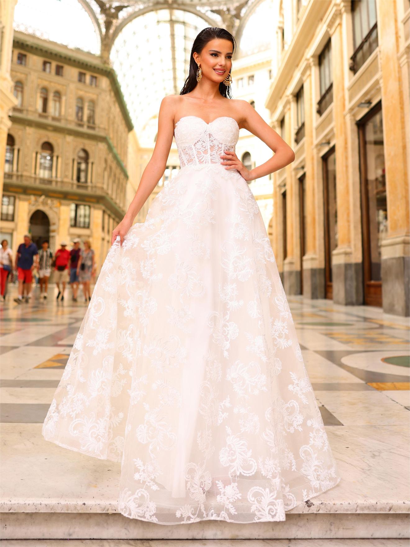 Nicoletta stiffened lace ball gown