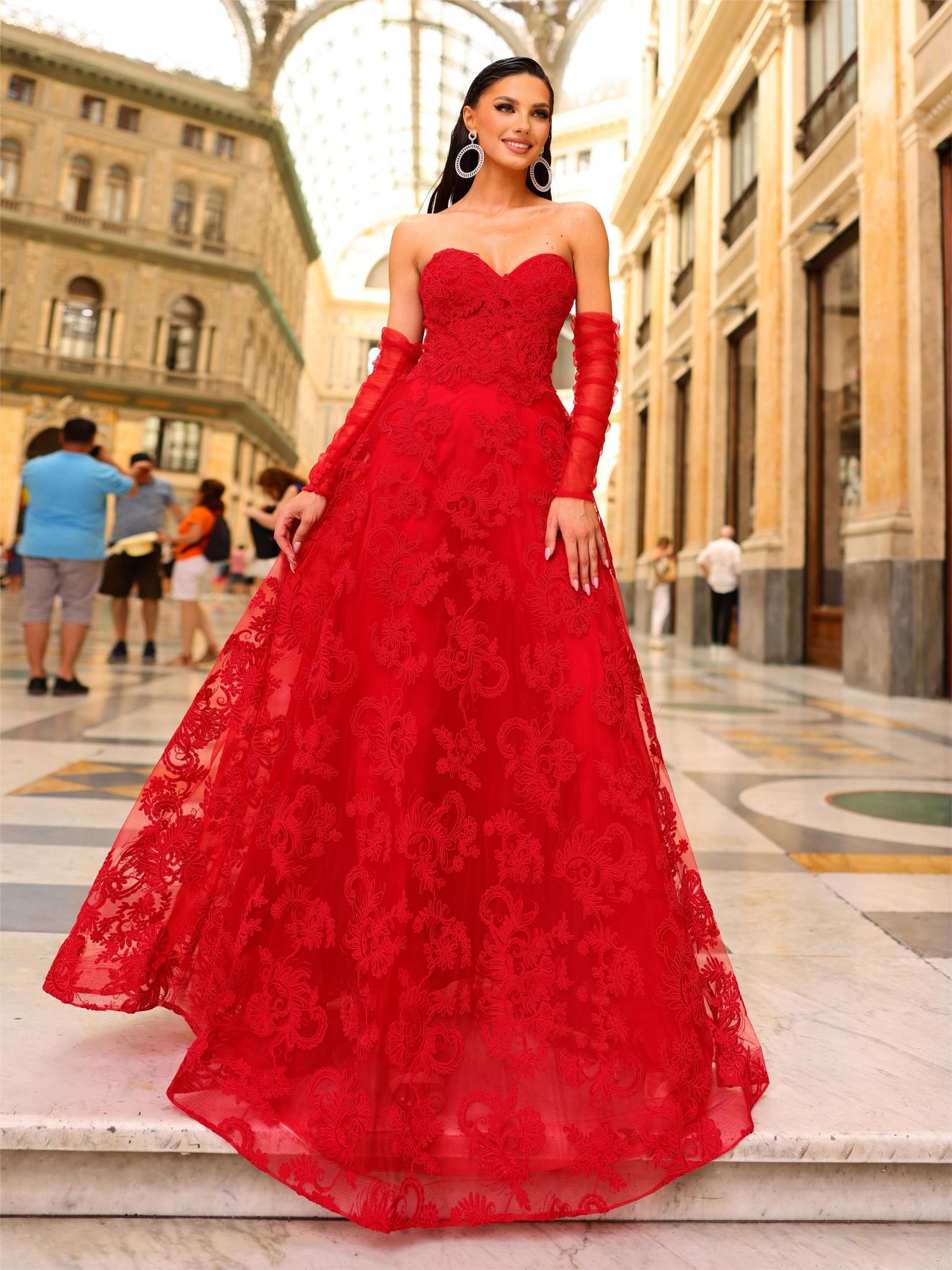 Nicoletta stiffened lace ball gown