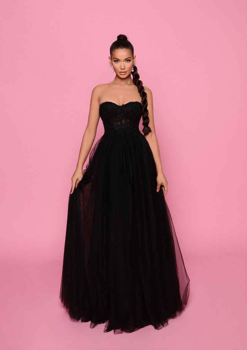 Nicoletta Strapless Lace Gown with Sweetheart Neckline