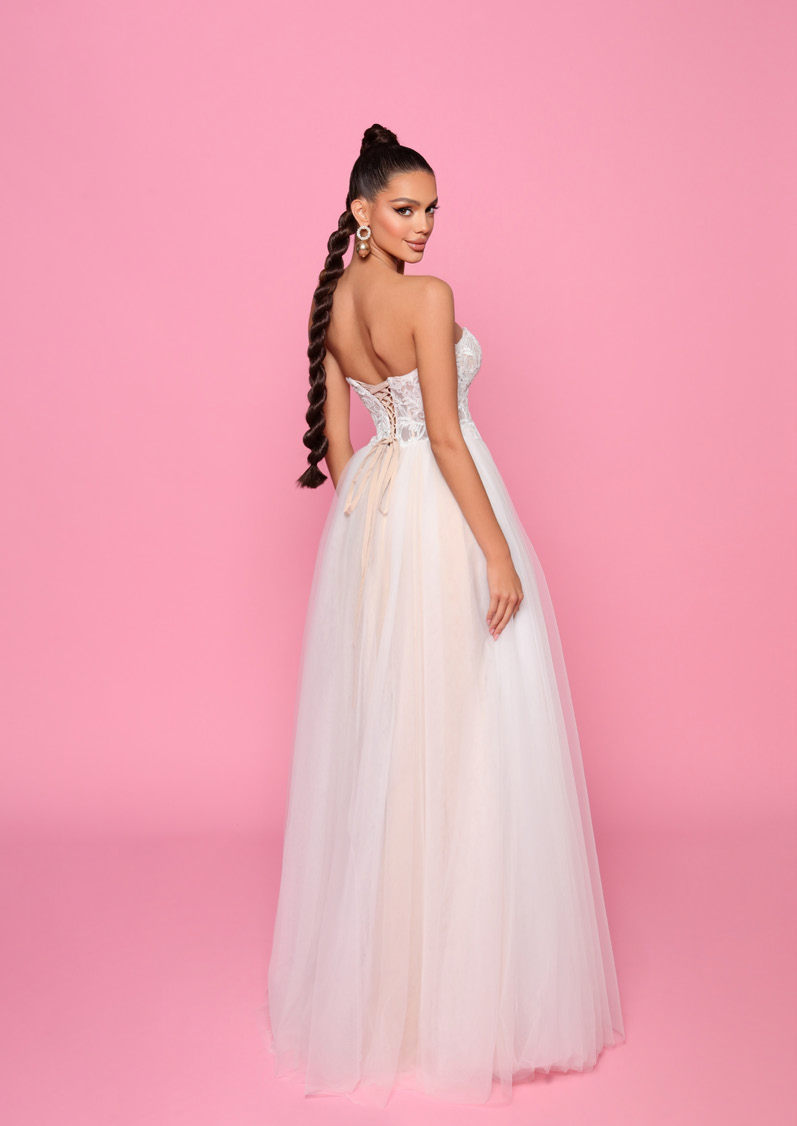 Nicoletta Strapless Lace Gown with Sweetheart Neckline