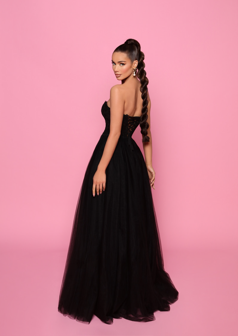 Nicoletta Strapless Lace Gown with Sweetheart Neckline