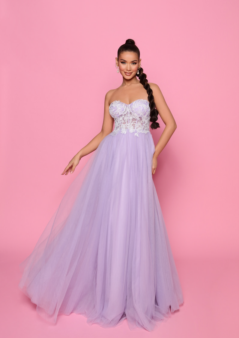 Nicoletta Strapless Lace Gown with Sweetheart Neckline